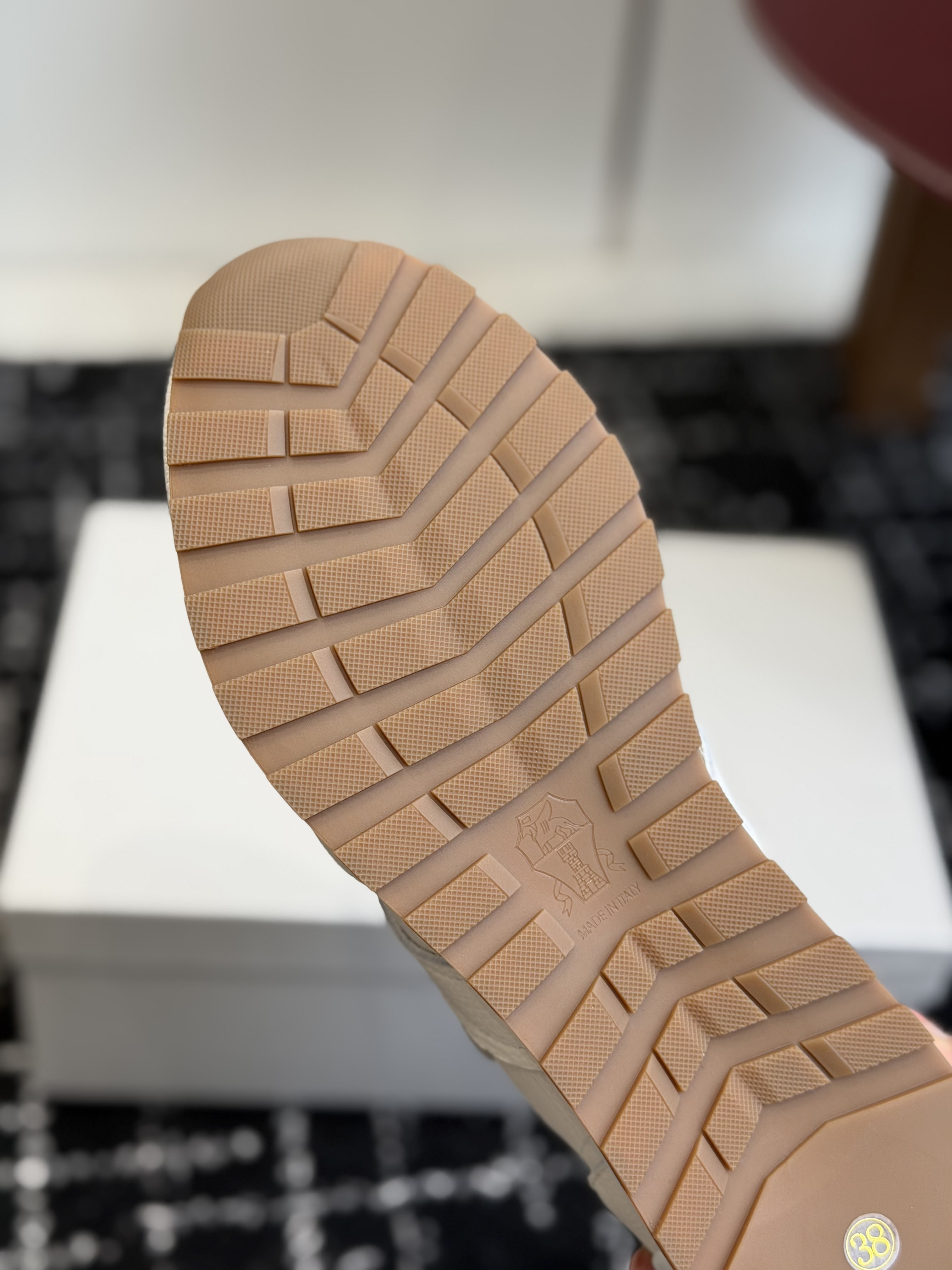 Кроссовки женские в стиле Brunello Cucinelli белого цвета