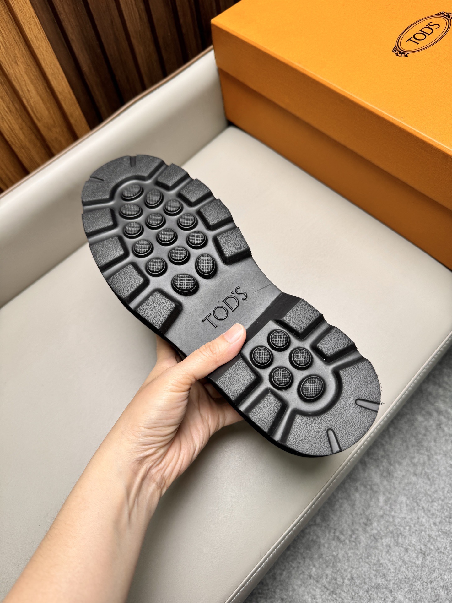 Туфли мужские в стиле Tod’s черного цвета на массивной подошве