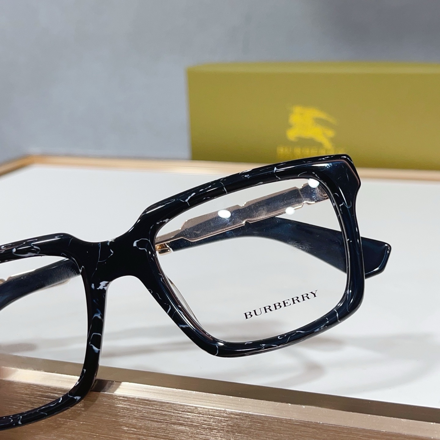 Оправа в стиле Burberry BE2429U