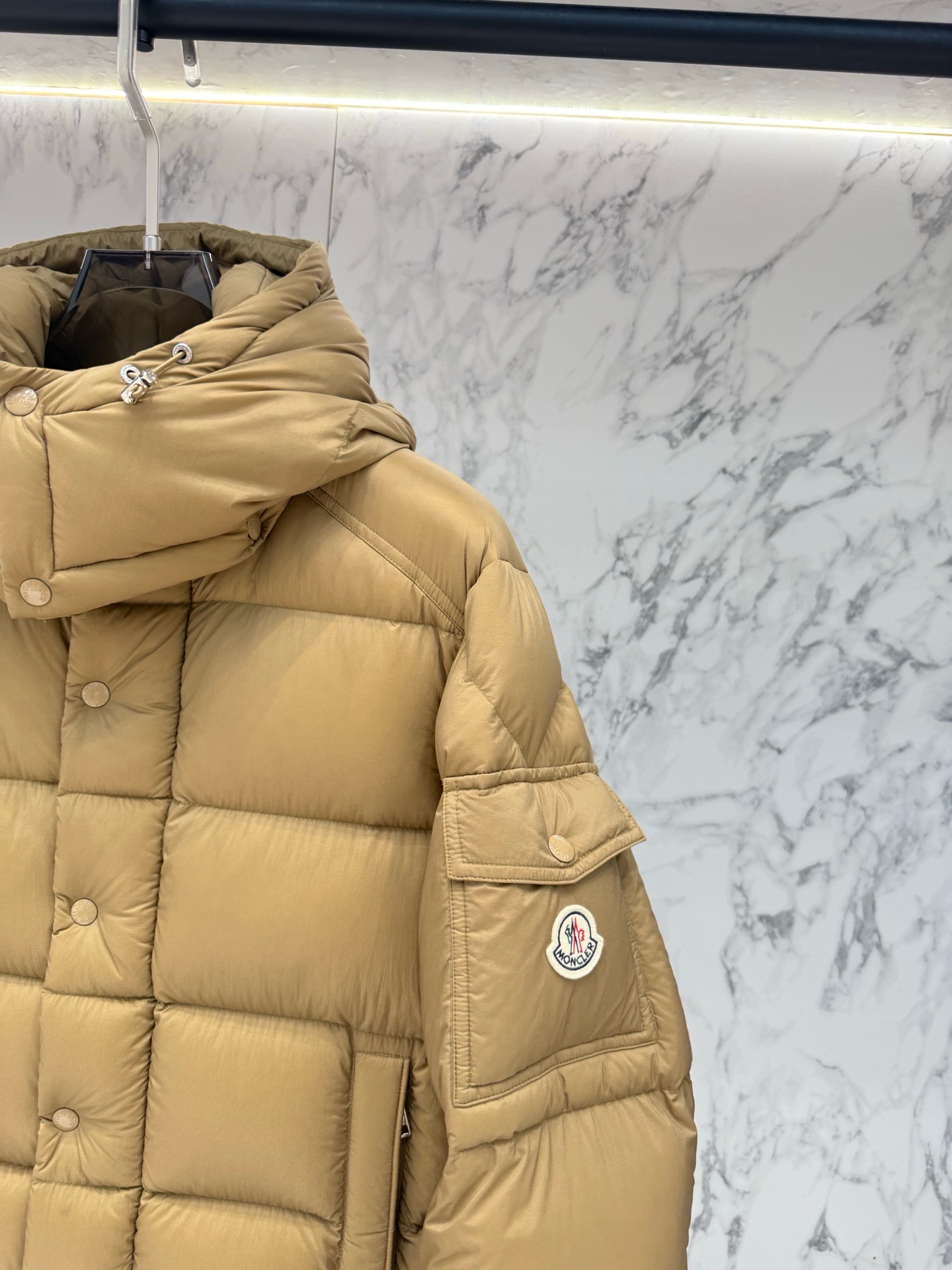 Пуховик мужской Moncler Maya песочно-бежевого цвета с натуральным пухом