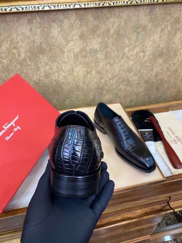 Туфли мужские в стиле Salvatore Ferragamo черного цвета