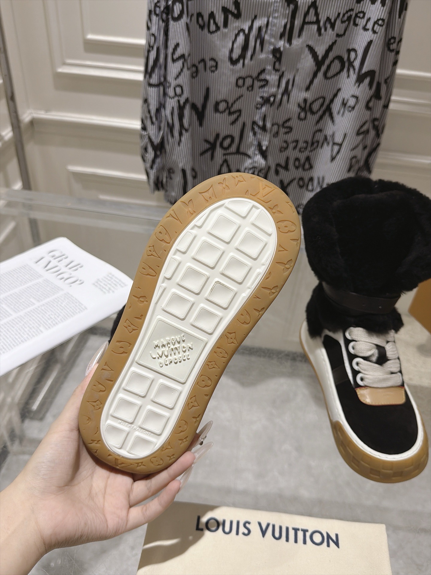 Ботинки Louis Vuitton LV Cloud Lace-Up Ankle Boot Sneaker черного цвета