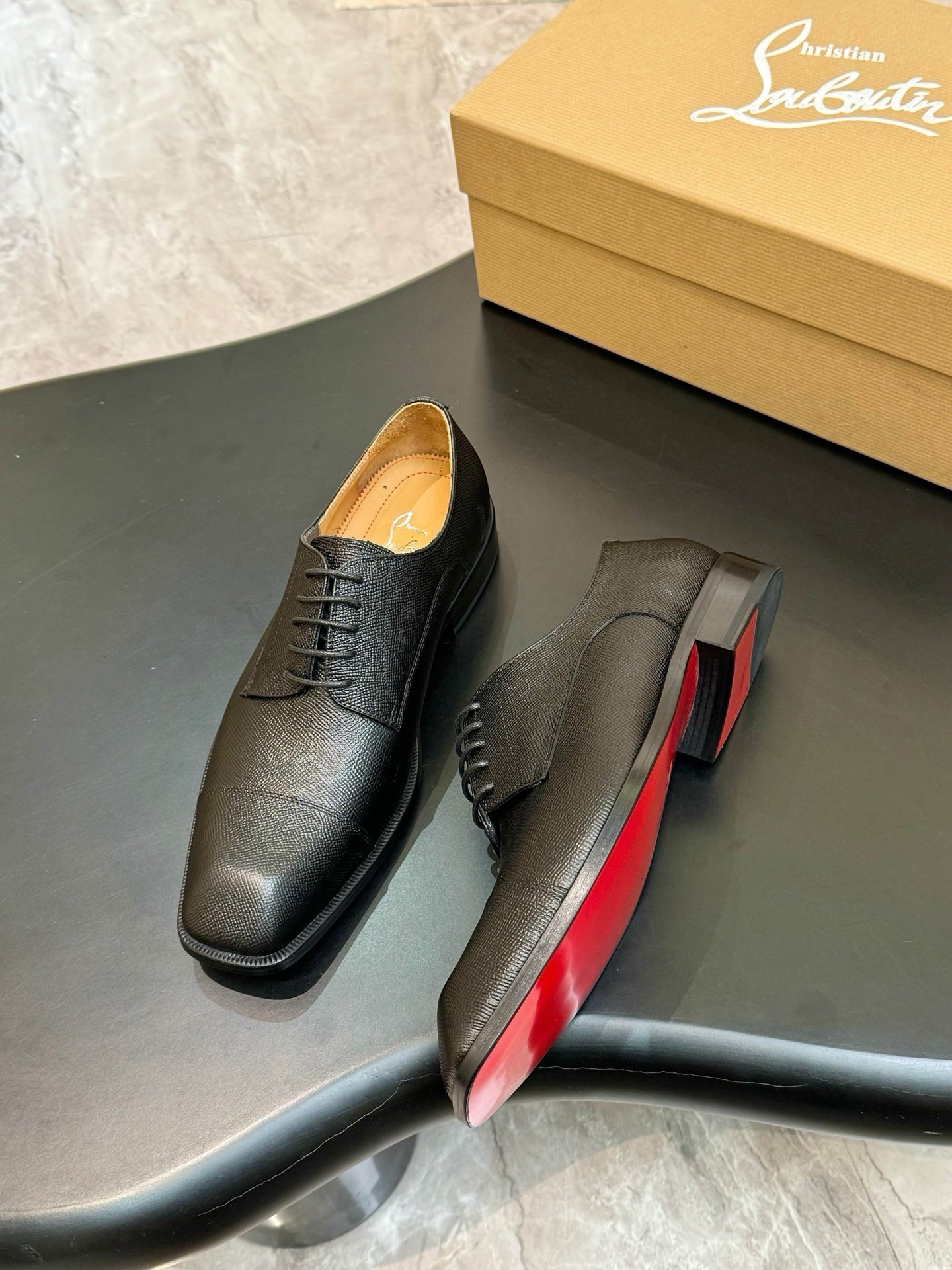 Туфли-оксфорды мужские Christian Louboutin Greggory чёрного цвета