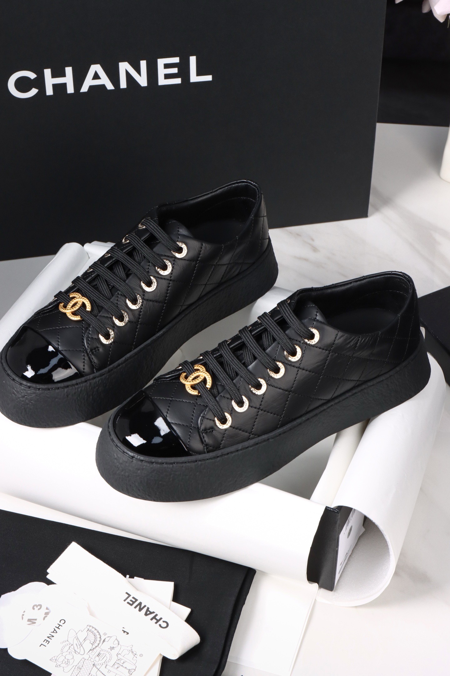 Кеды женские Chanel 25A из натуральной кожи черного цвета