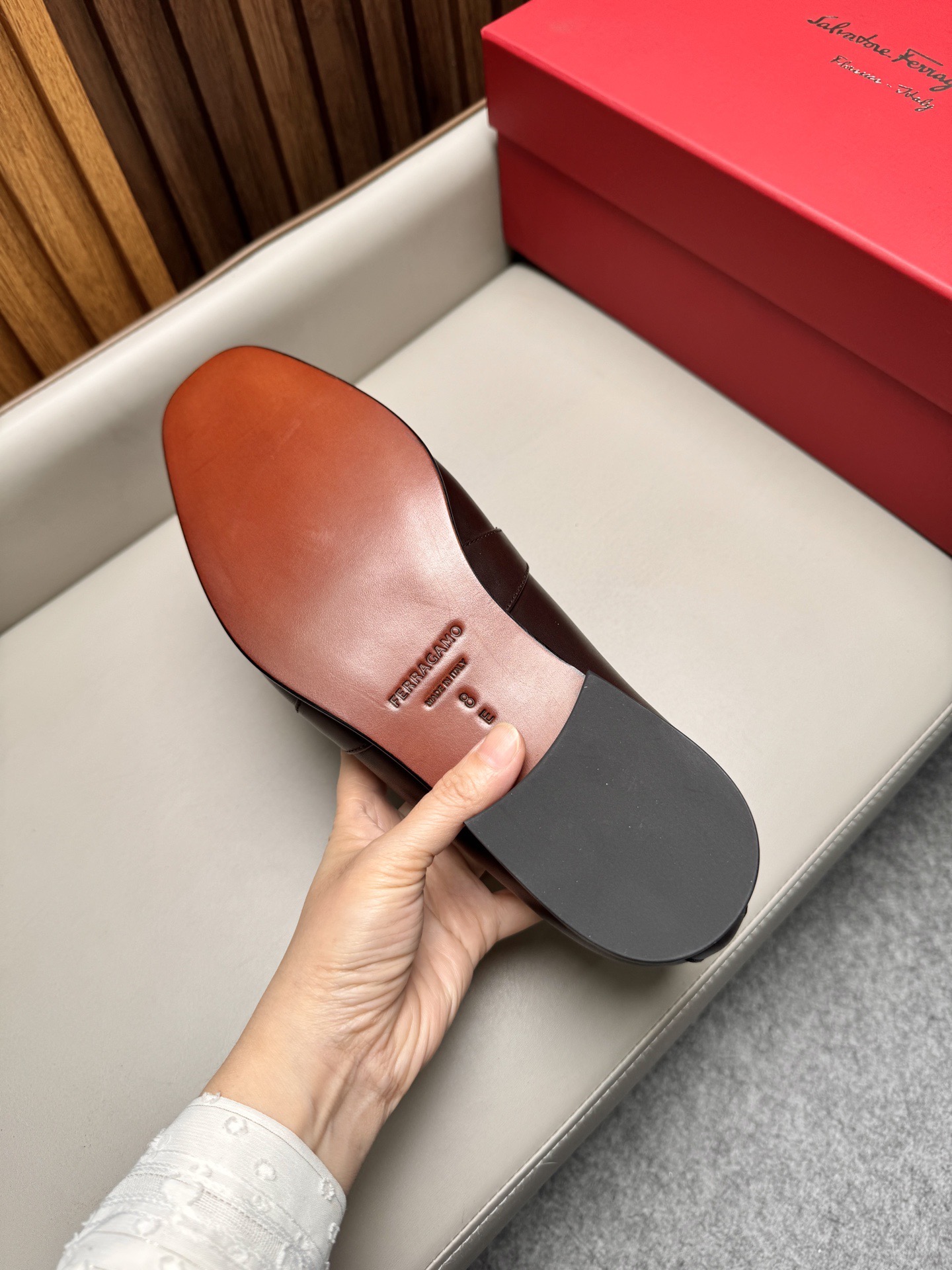 Лоферы мужские в стиле Ferragamo Gancini коричневого цвета