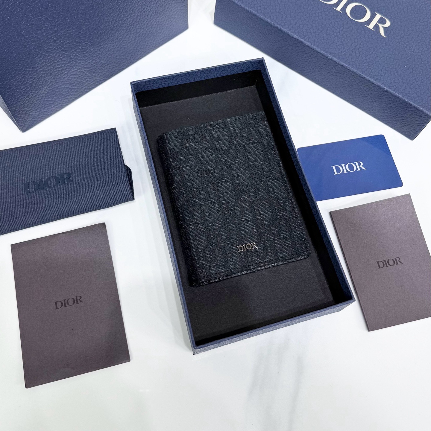 Обложка для паспорта Dior чёрного цвета