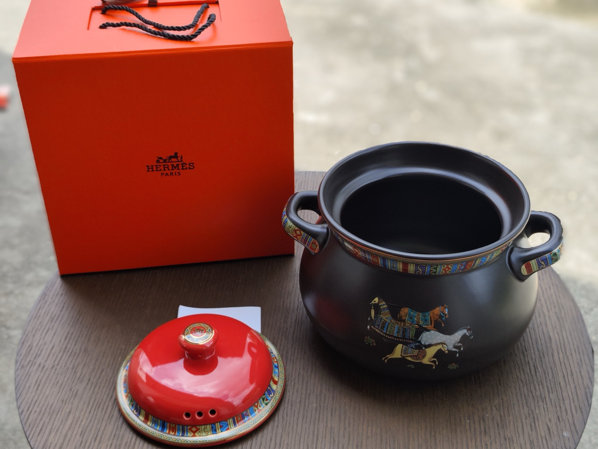 Кастрюля Hermes из керамики черного цвета