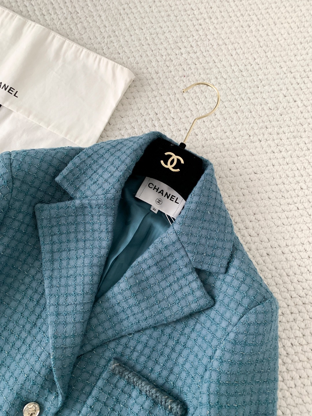 Жакет женский в стиле Chanel из фактурной ткани павлиньего зелёного цвета