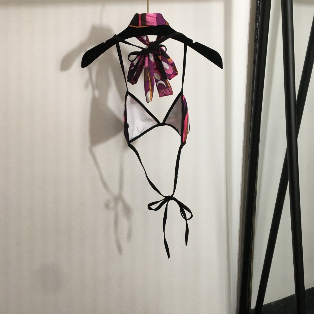 Купальник женский в стиле Emilio Pucci раздельный розового цвета с принтом и платком