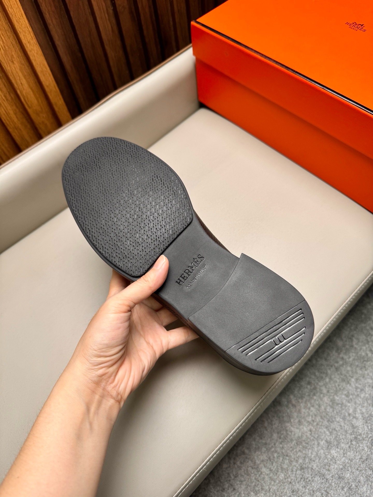 Лоферы мужские в стиле Hermes из натуральной кожи черного цвета