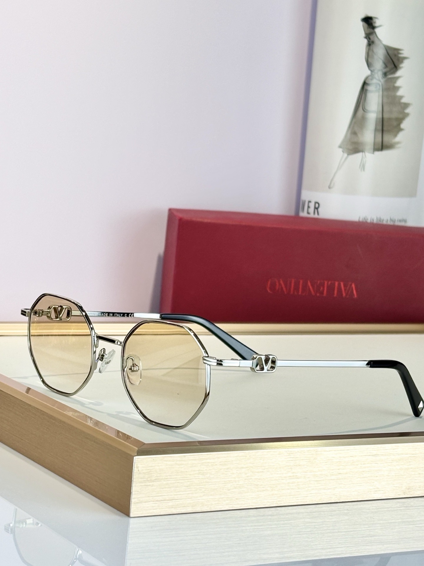 Очки солнцезащитные женские в стиле Valentino