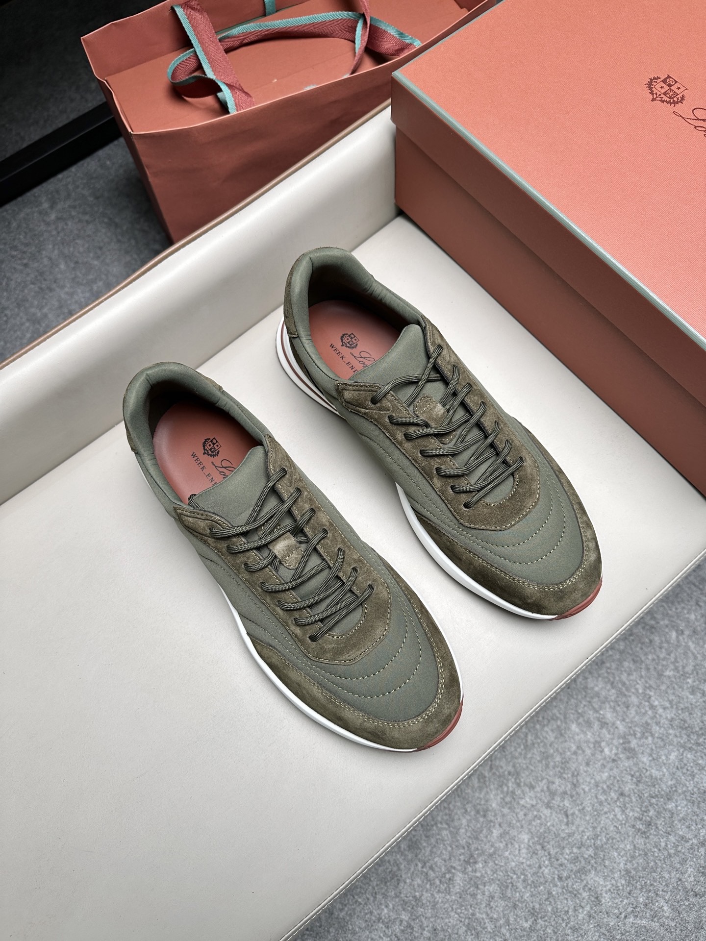 Кроссовки мужские в стиле Loro Piana оливкового цвета