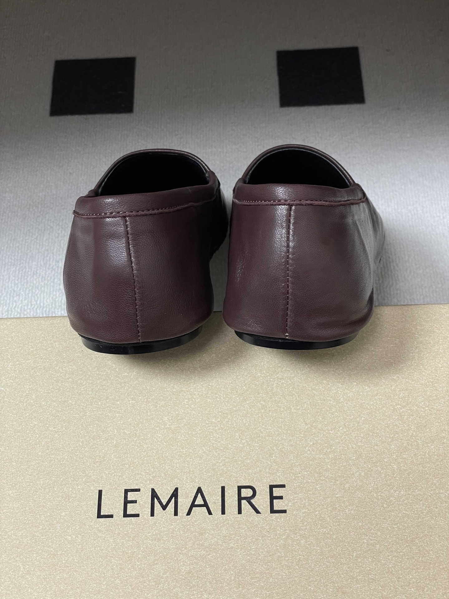 Лоферы женские в стиле Lemaire коричневого цвета