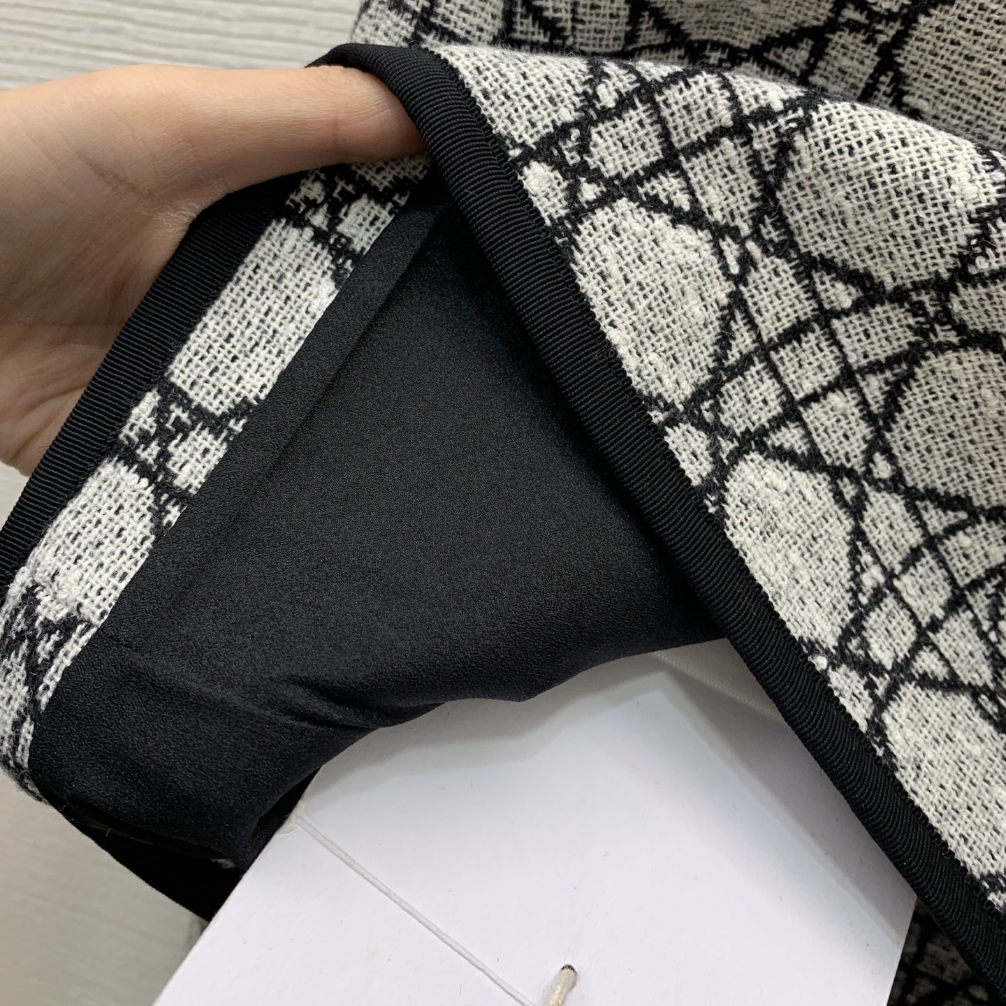 Жакет женский в стиле Christian Dior укороченный с логотипным узором и контрастной отделкой