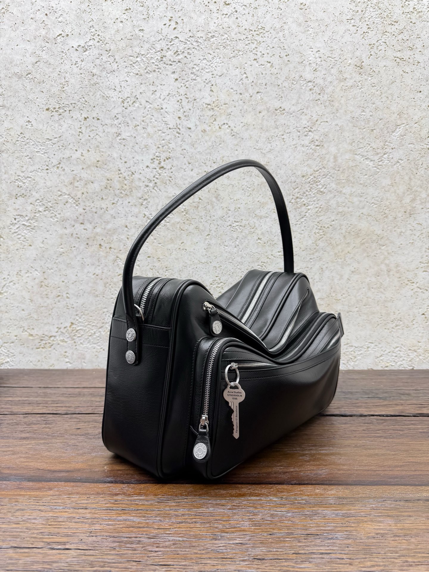 Сумка женская Acne Studios Camera Bag чёрного цвета