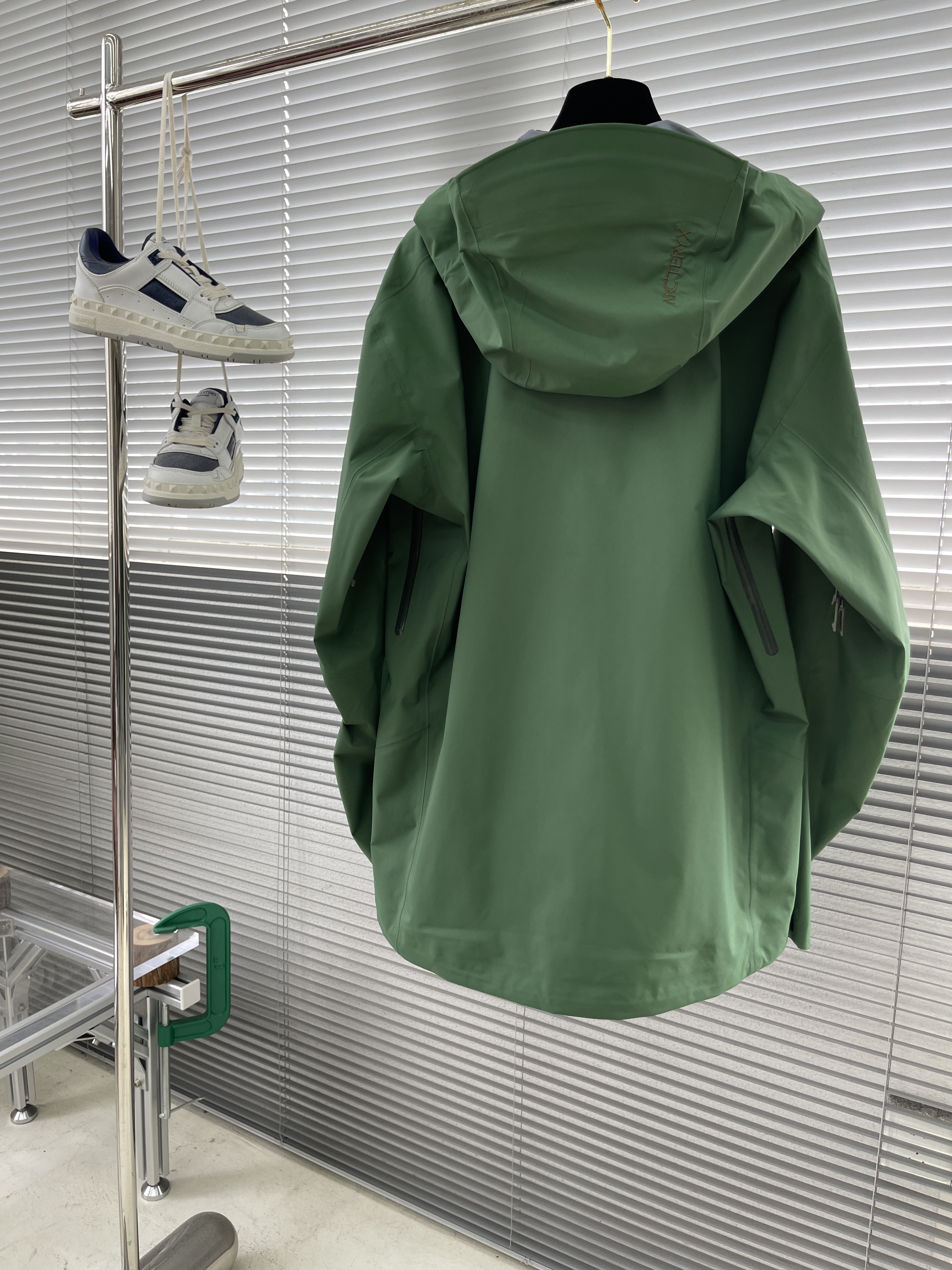 Куртка унисекс в стиле Arc’teryx Beta SL  зелёного цвета
