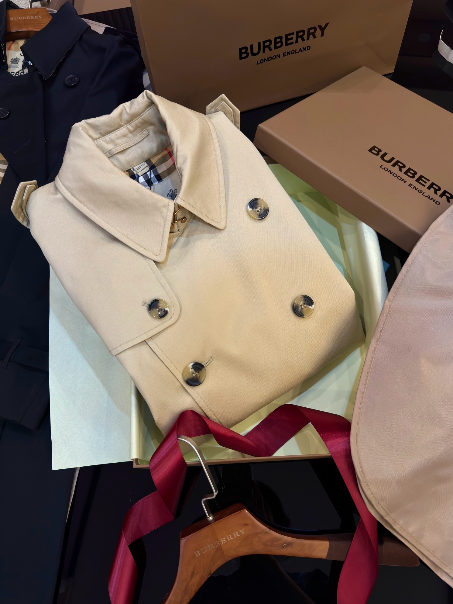 Тренч мужской Burberry Heritage Kensington Long бежевого цвета