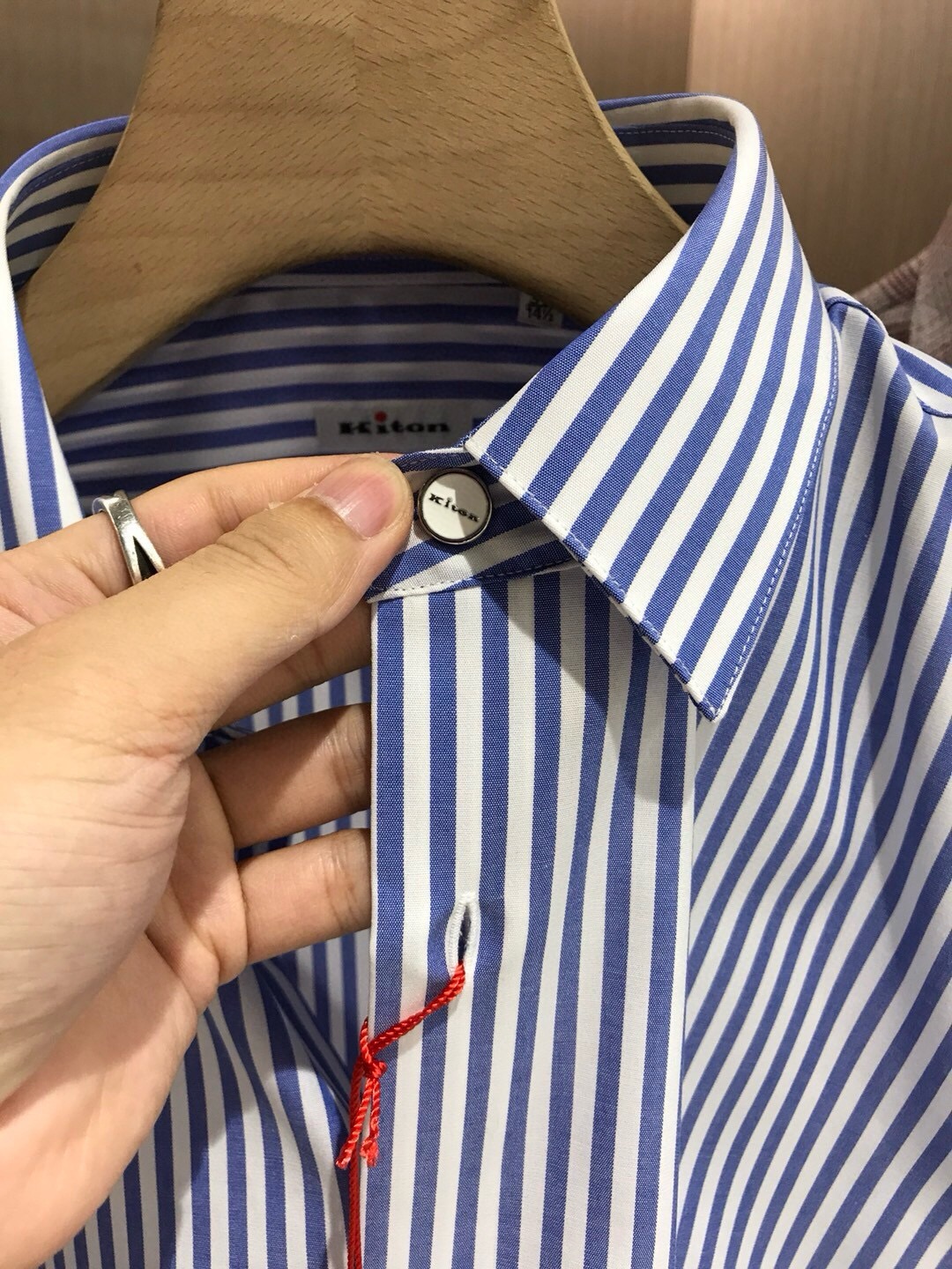 Рубашка мужская Kiton в голубую полоску с перламутровыми пуговицами