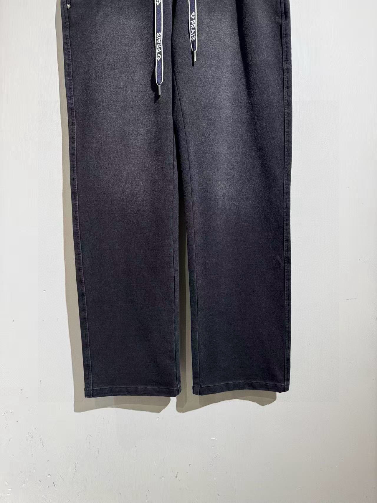 Брюки мужские в стиле Prada из денима тёмно-серого цвета с эластичным поясом