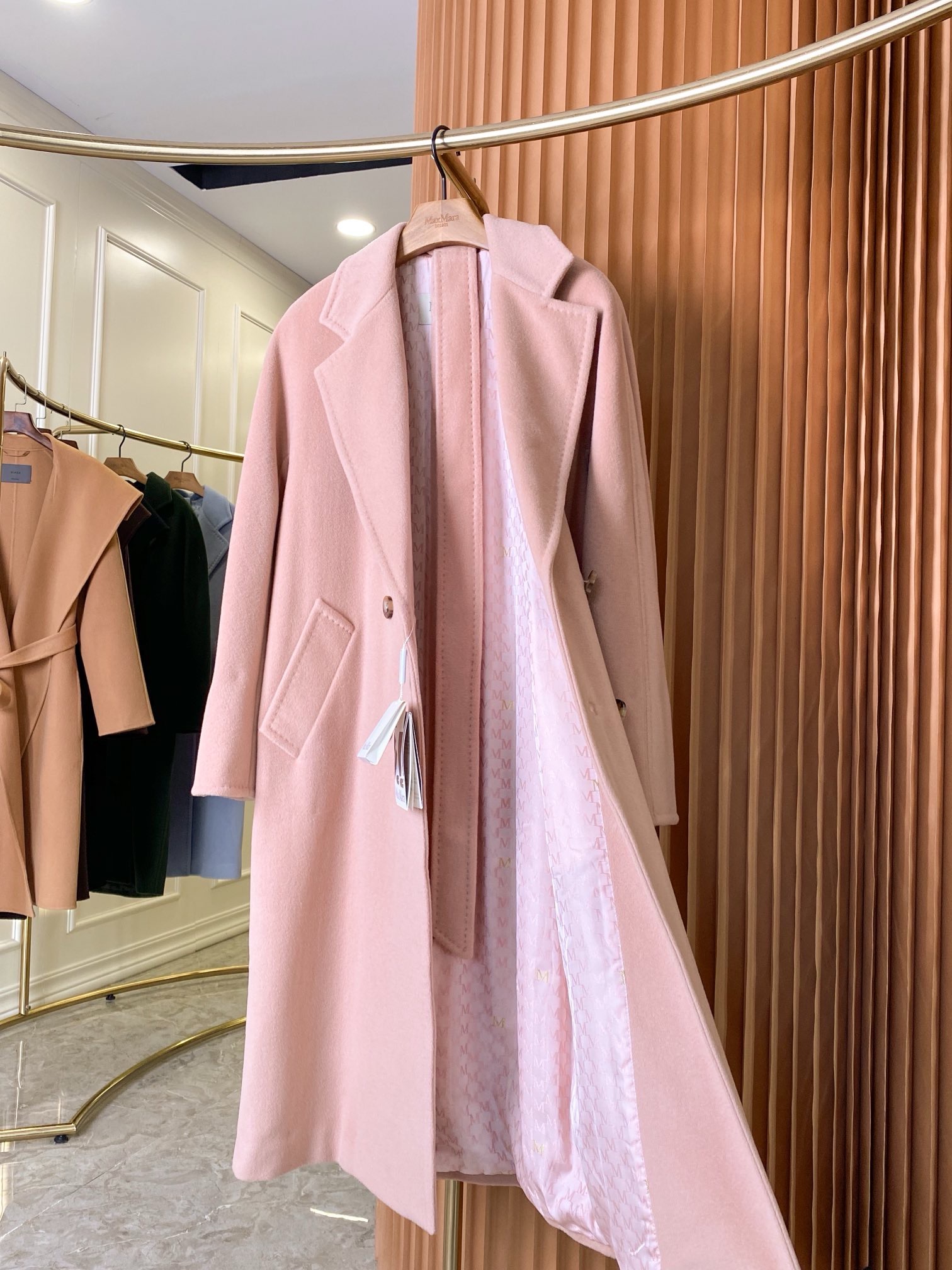 Пальто женское в стиле Max Mara Anne-Marie Beretta пудрово-розового цвета