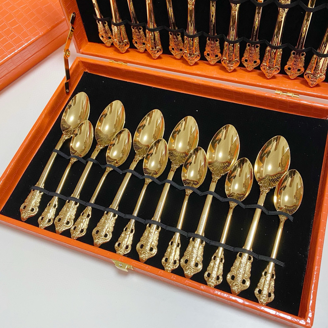 Набор столовых приборов в стиле Hermès  с декоративными ручками в подарочном кейсе (24 предмета) золотого цвета