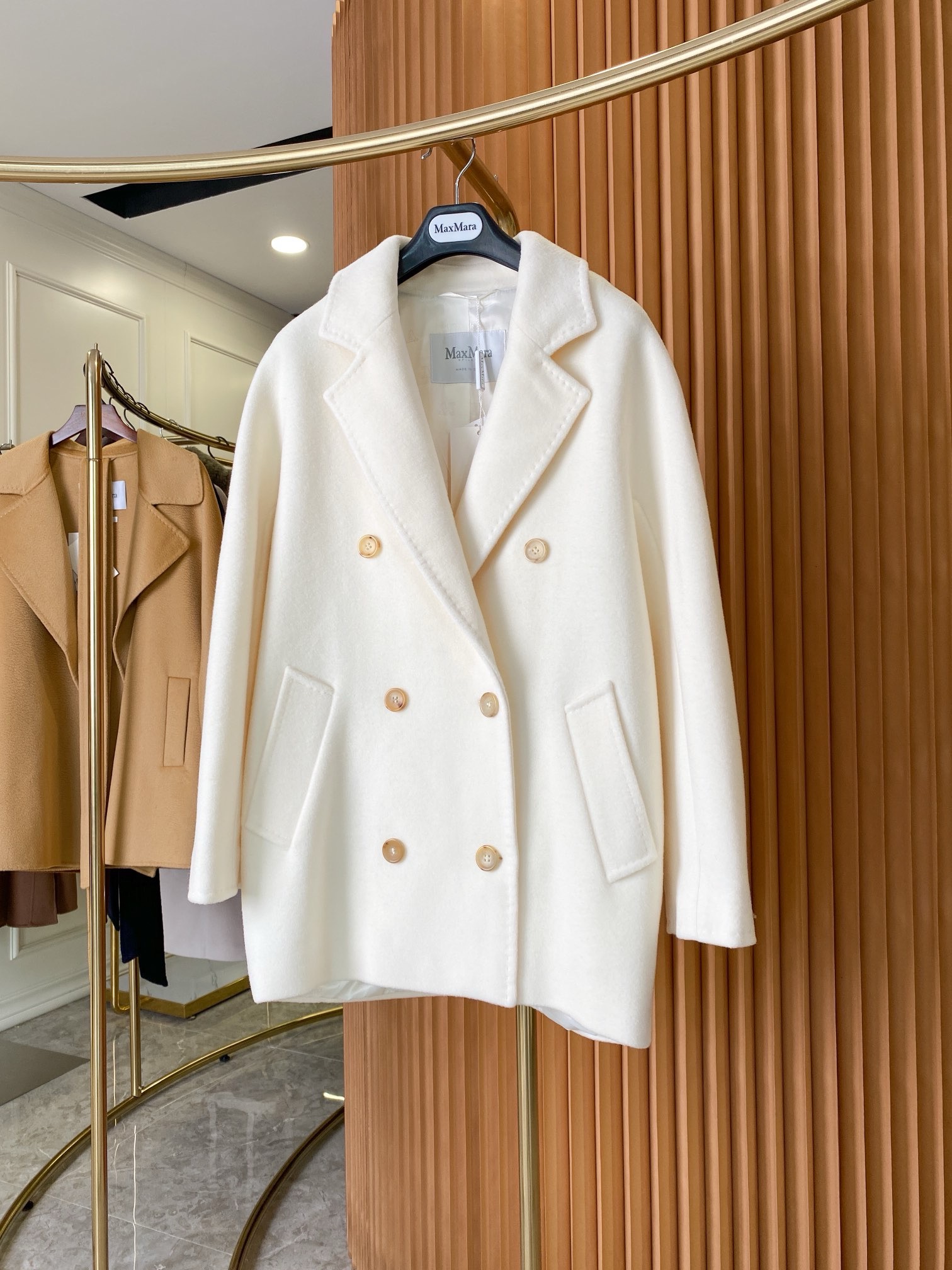 Пальто женское Max Mara Short 101801 Icon Coat белого цвета