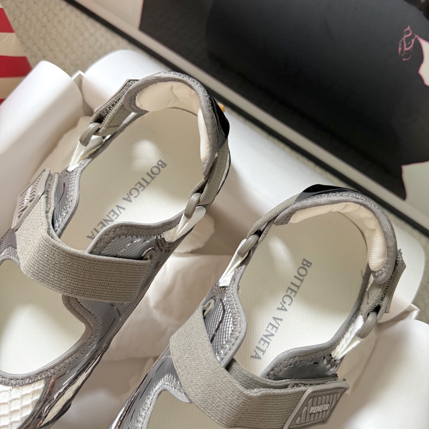 Кроссовки женские Bottega Veneta Orbit Flash серебристого цвета