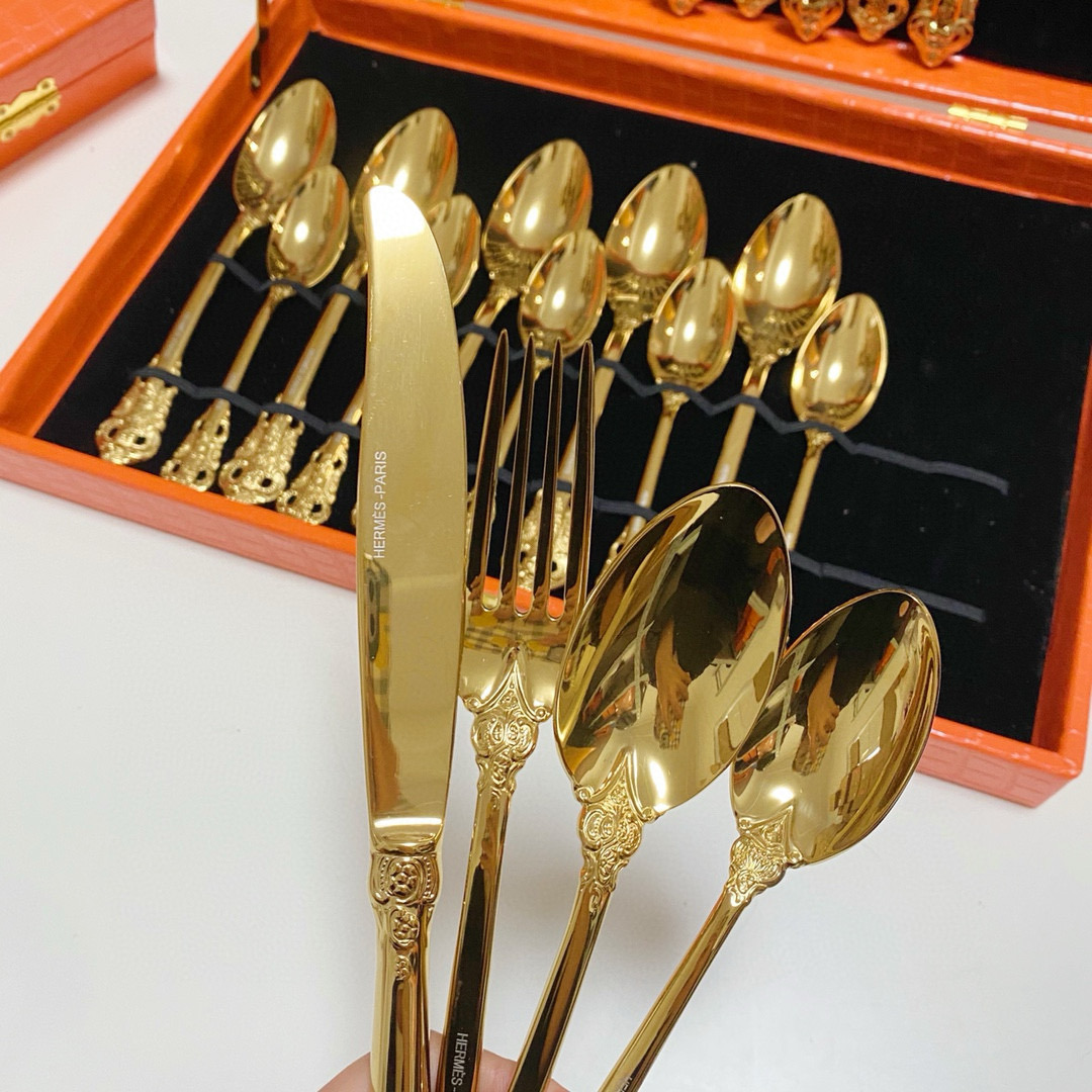 Набор столовых приборов в стиле Hermès  с декоративными ручками в подарочном кейсе (24 предмета) золотого цвета