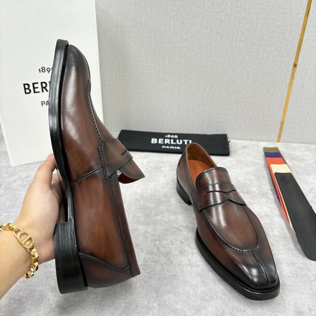 Лоферы мужские в стиле Berluti классические из натуральной кожи коричневого цвета