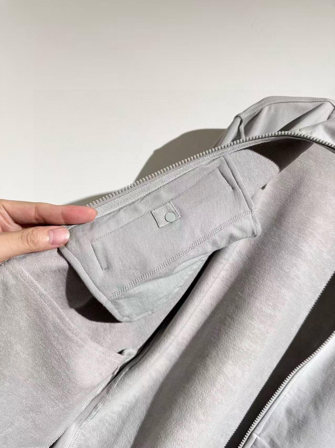 Куртка мужская Stone Island Ghost из хлопкового трикотажа белого цвета на молнии