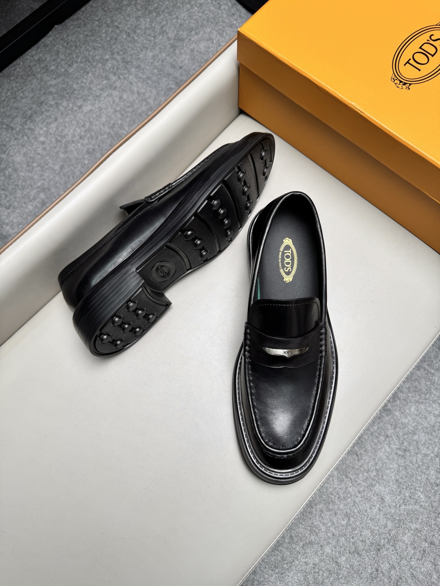 Лоферы мужские в стиле Tod’s чёрного цвета