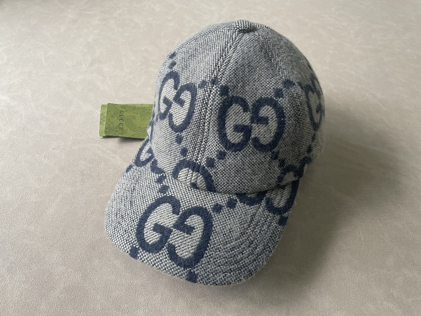 Бейсболка Gucci GG из шерсти серого цвета