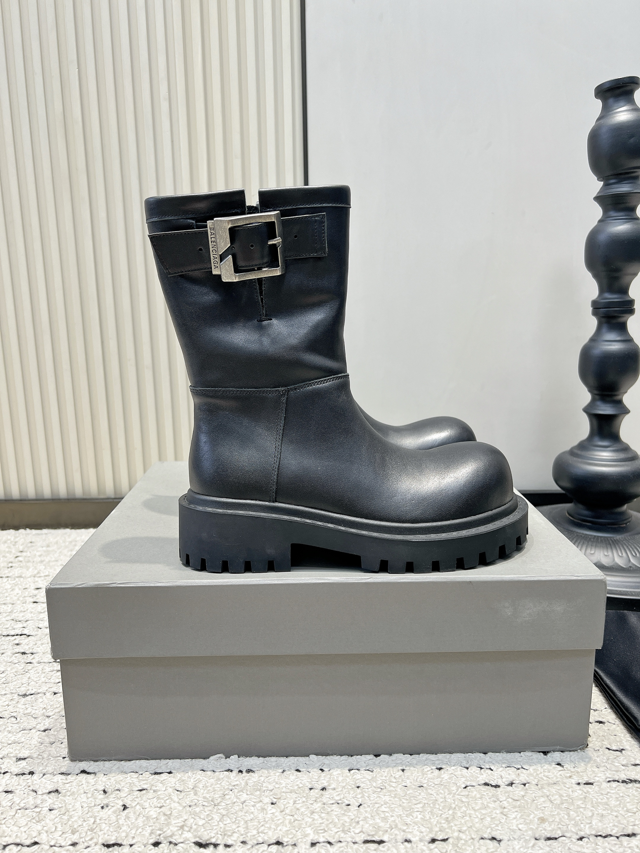 Сапоги женские Balenciaga чёрного цвета