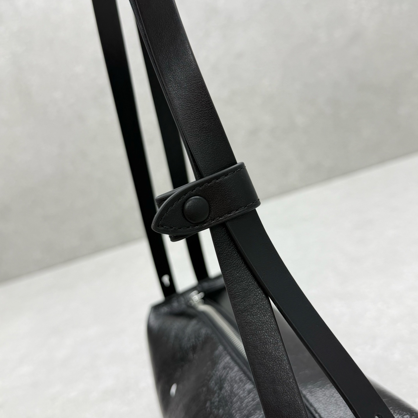 Сумка женская Maison Margiela SS26 Belt чёрного цвета