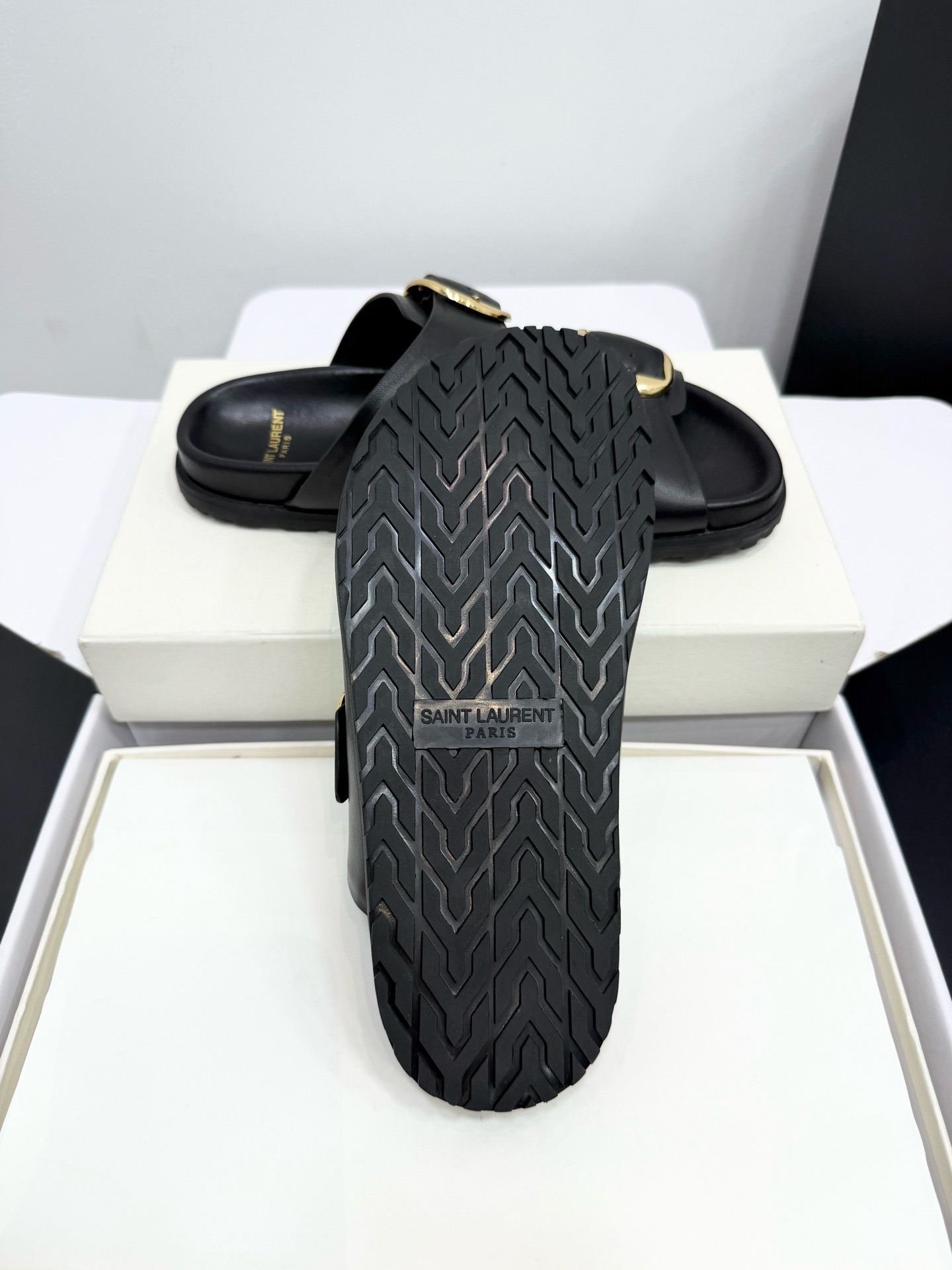Шлепанцы женские в стиле Saint Laurent Double Buckle черного цвета
