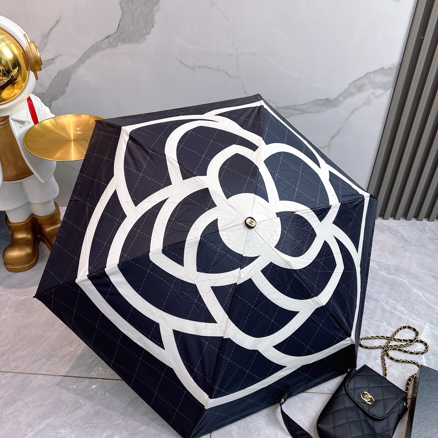 Зонт Chanel с сумкой-чехлом черного цвета