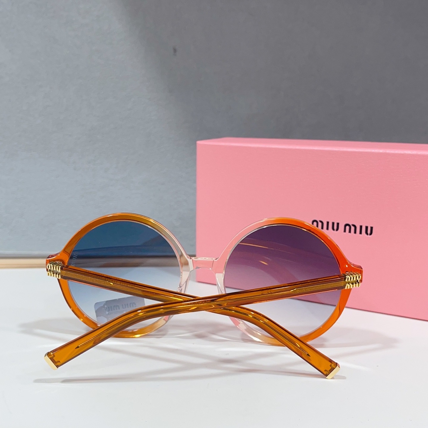 Очки солнцезащитные женские в стиле Miu Miu круглой формы