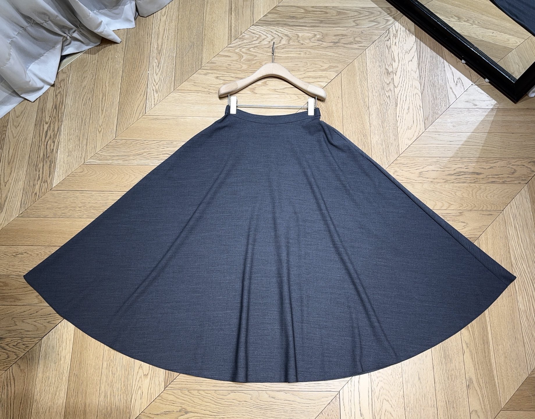 Юбка женская в стиле Self-Portrait  серого цвета миди расклёшенная