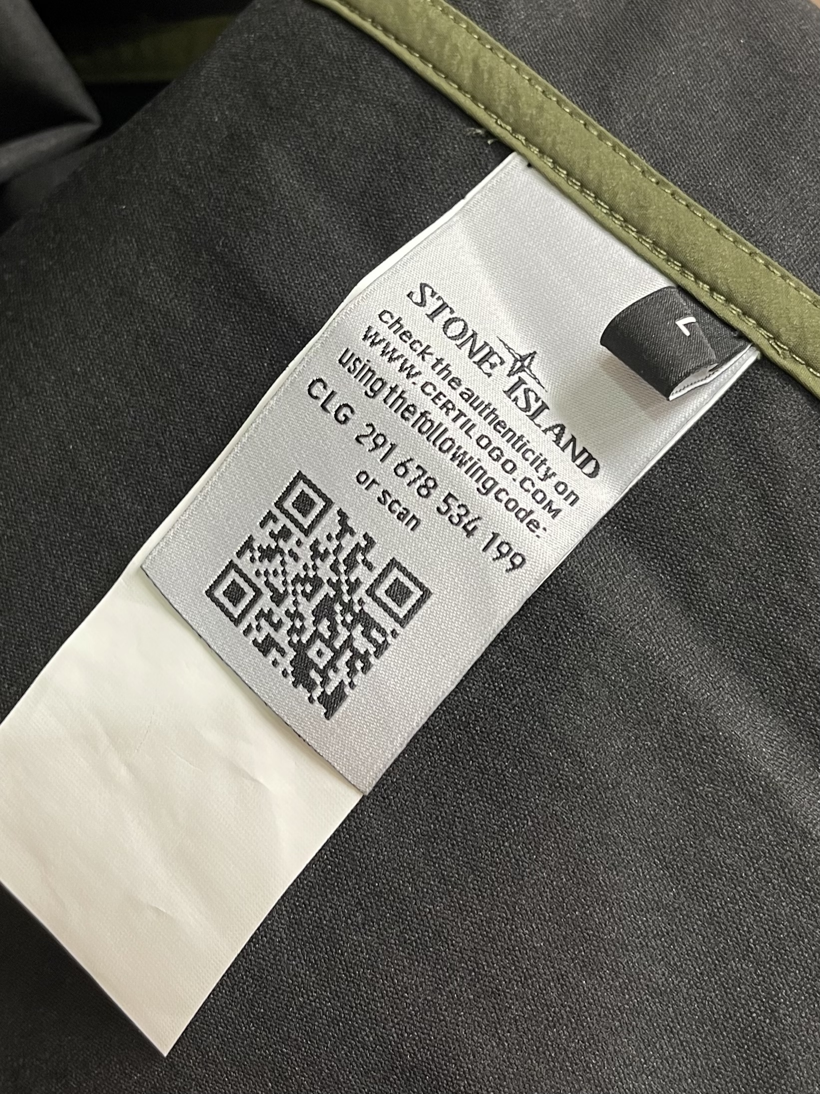 Куртка мужская в стиле Stone Island с капюшоном зелёного цвета