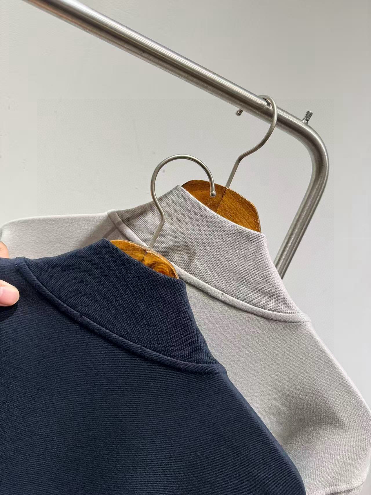 Куртка мужская Stone Island Ghost из хлопкового трикотажа белого цвета на молнии