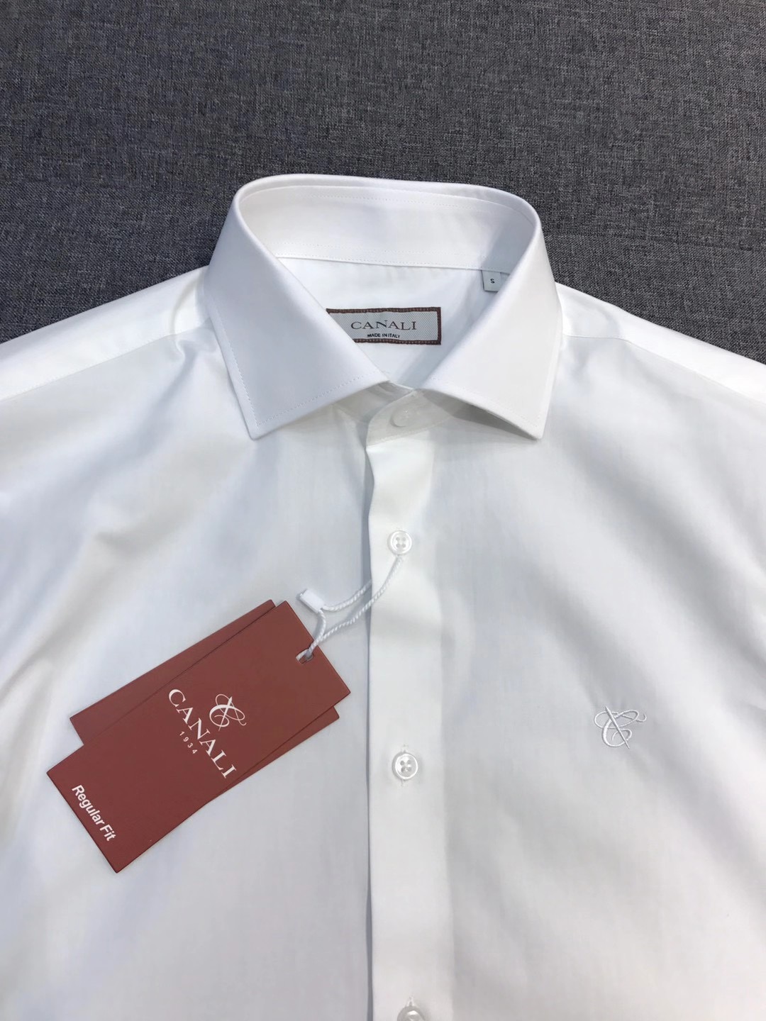 Рубашка мужская в стиле Canali с длинным рукавом белого цвета