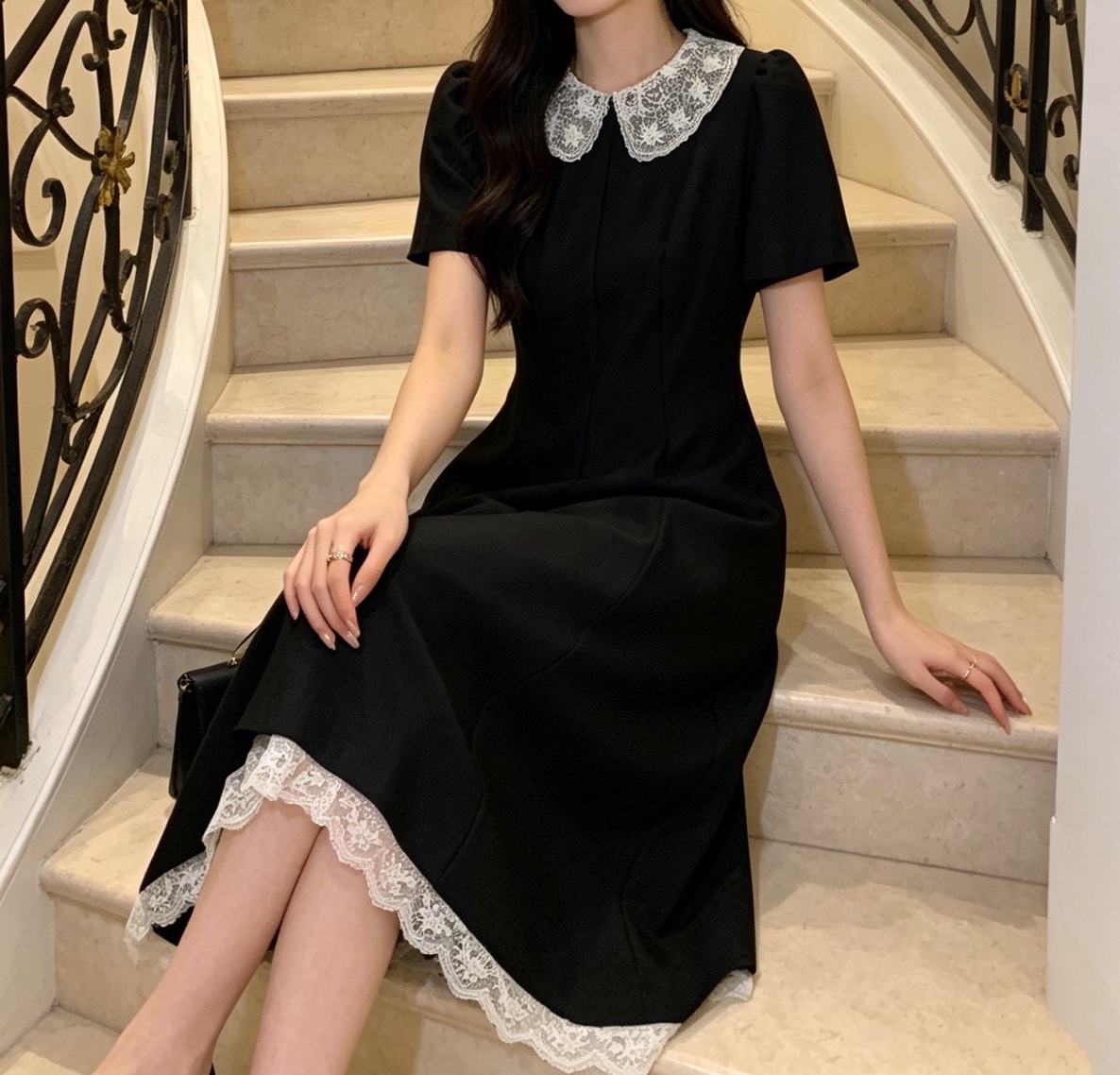 Платье женское в стиле Miu Miu чёрного цвета с кружевным воротником