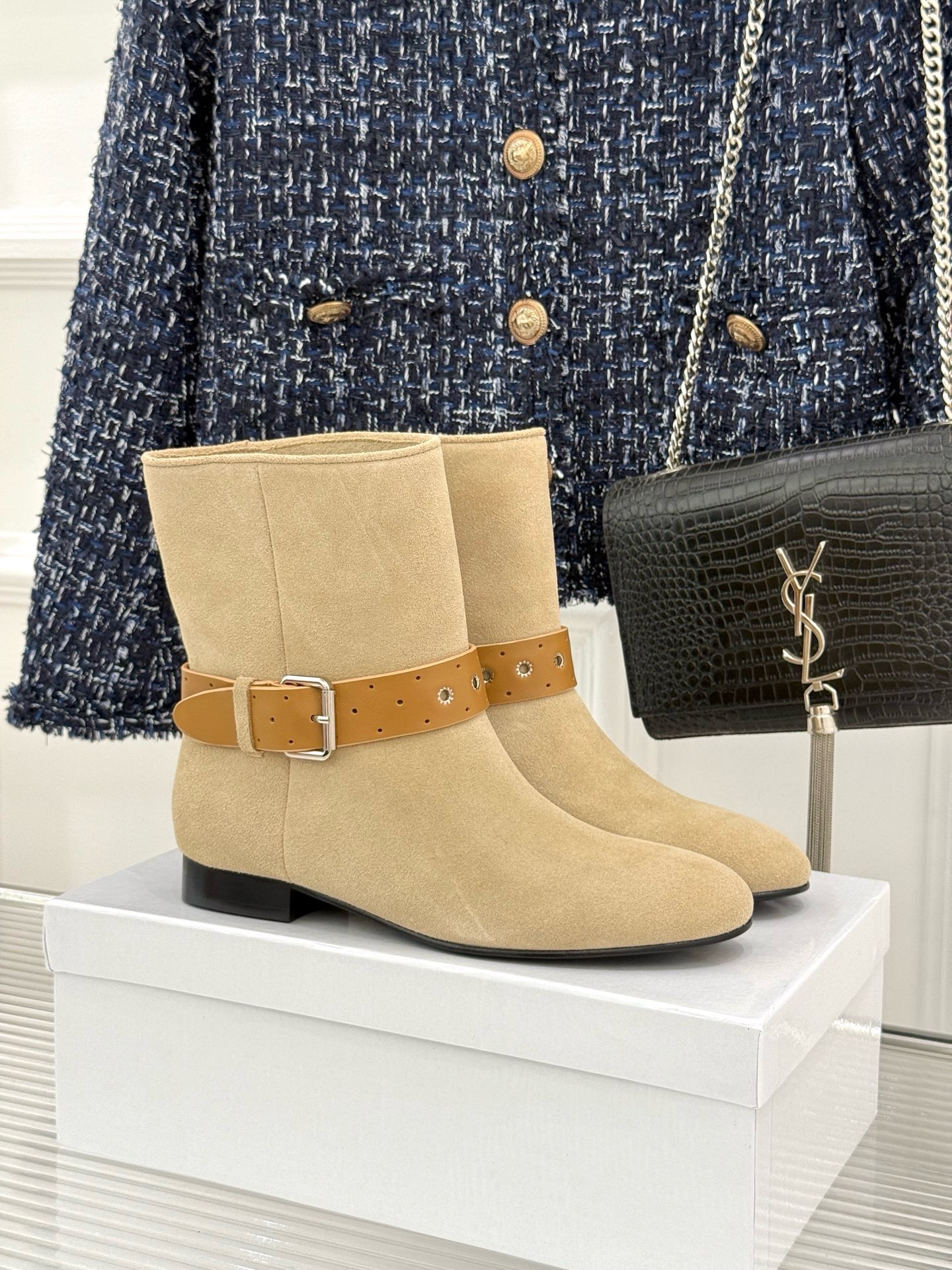 Ботильоны женские Isabel Marant Darner Buckle Boots бежевого цвета