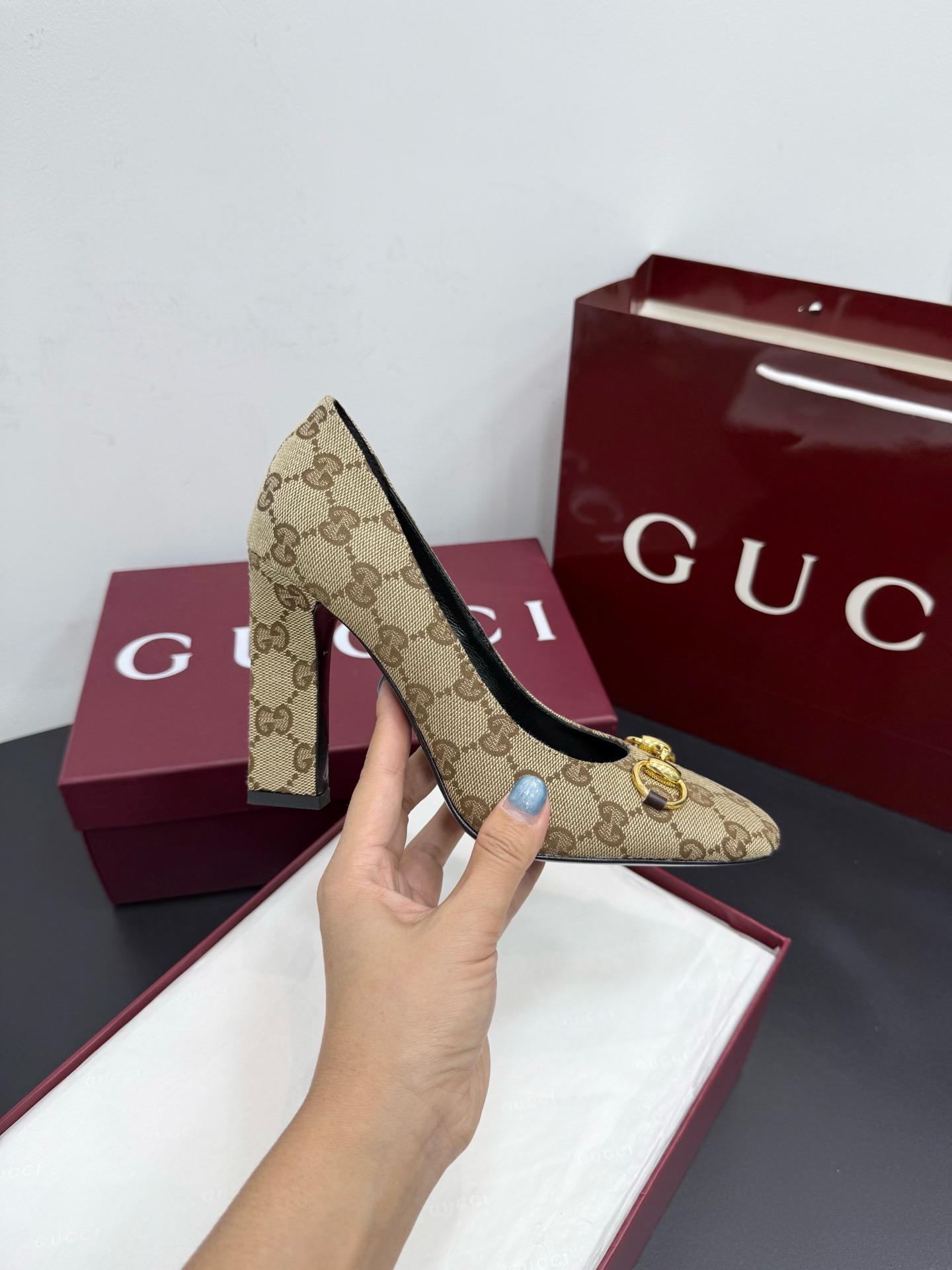 Туфли женские в стиле Gucci Horsebit бежево-коричневого цвета