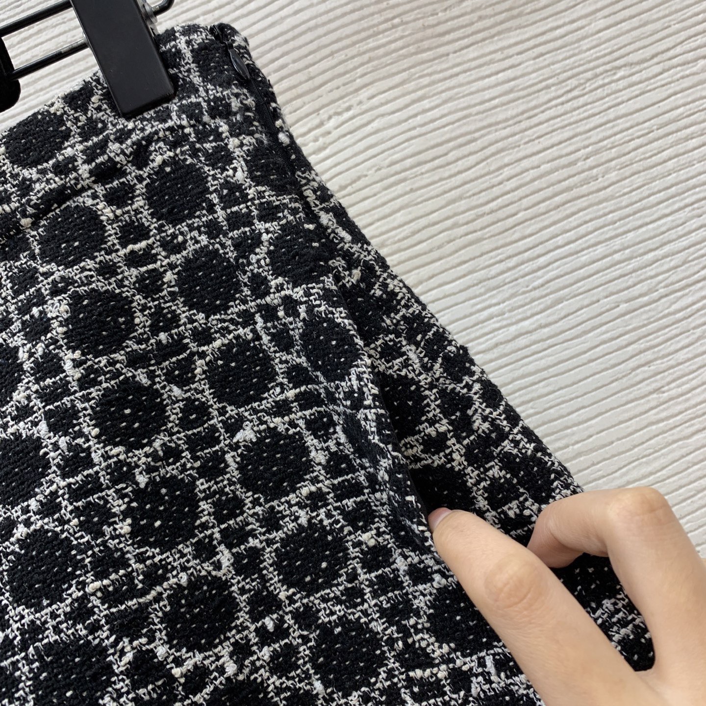 Юбка женская в стиле Dior чёрного цвета с бахромой и А-силуэтом