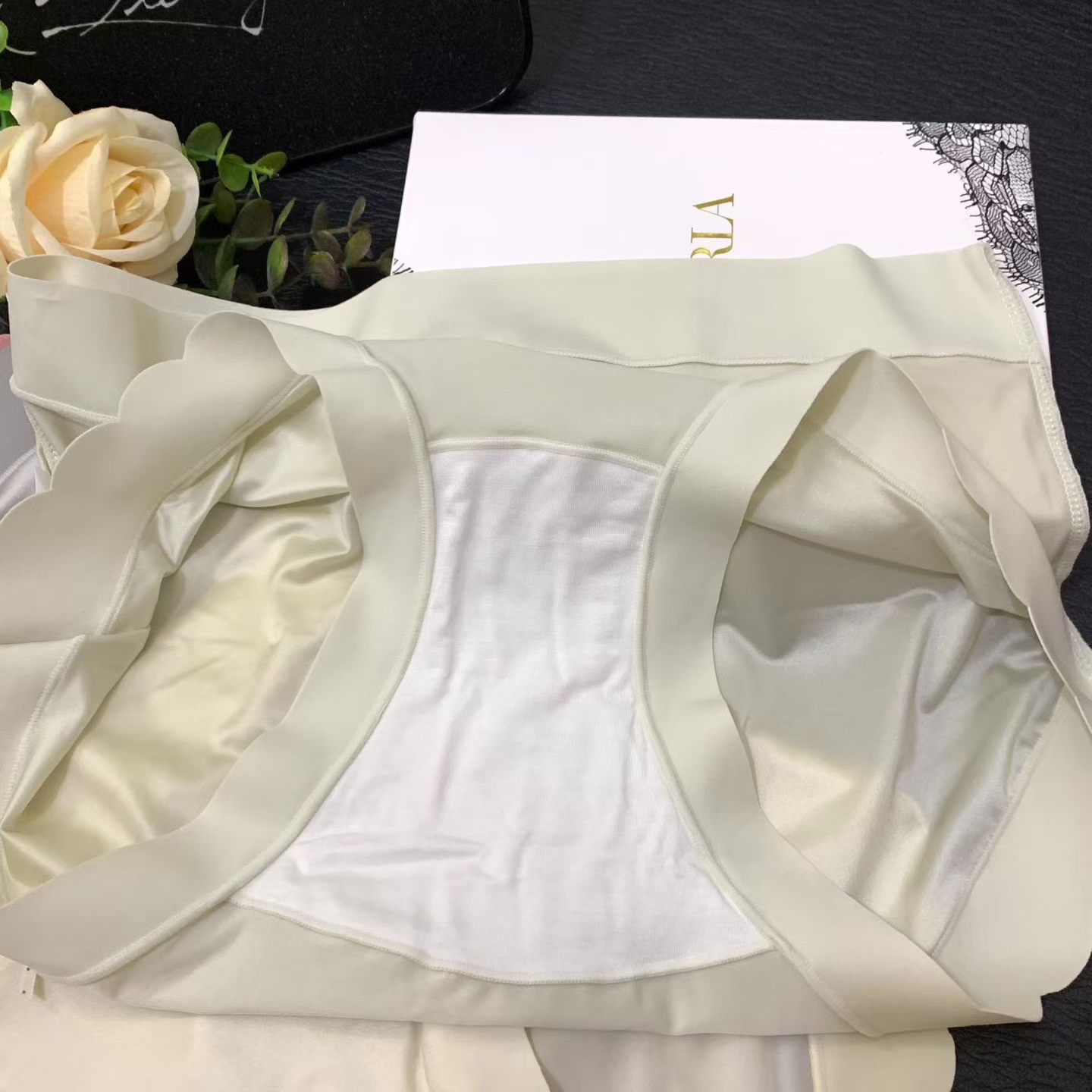 Трусы женские в стиле La Perla бесшовные комплект из 4 шт