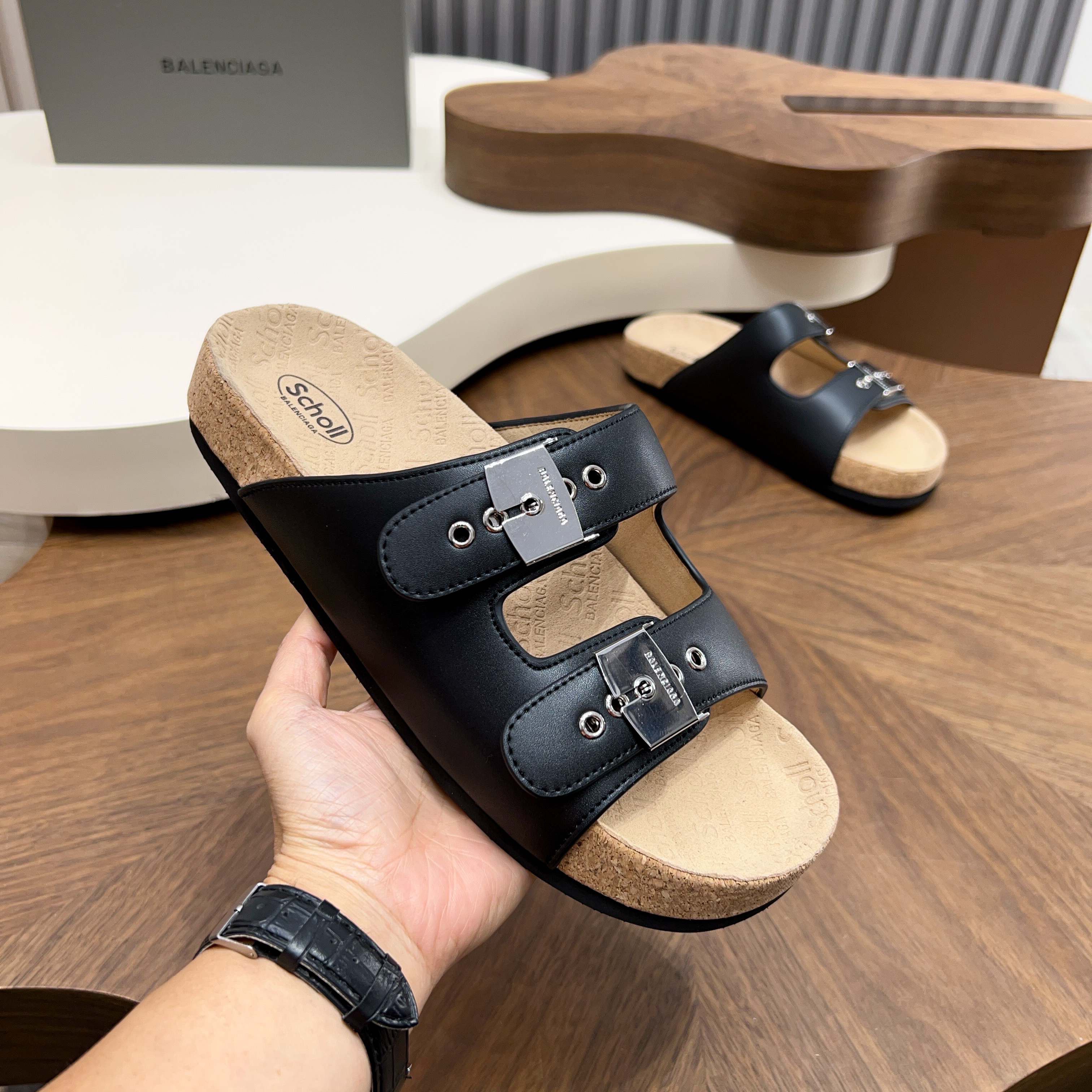 Сандалии мужские в стиле Balenciaga с пробковой подошвой черного цвета