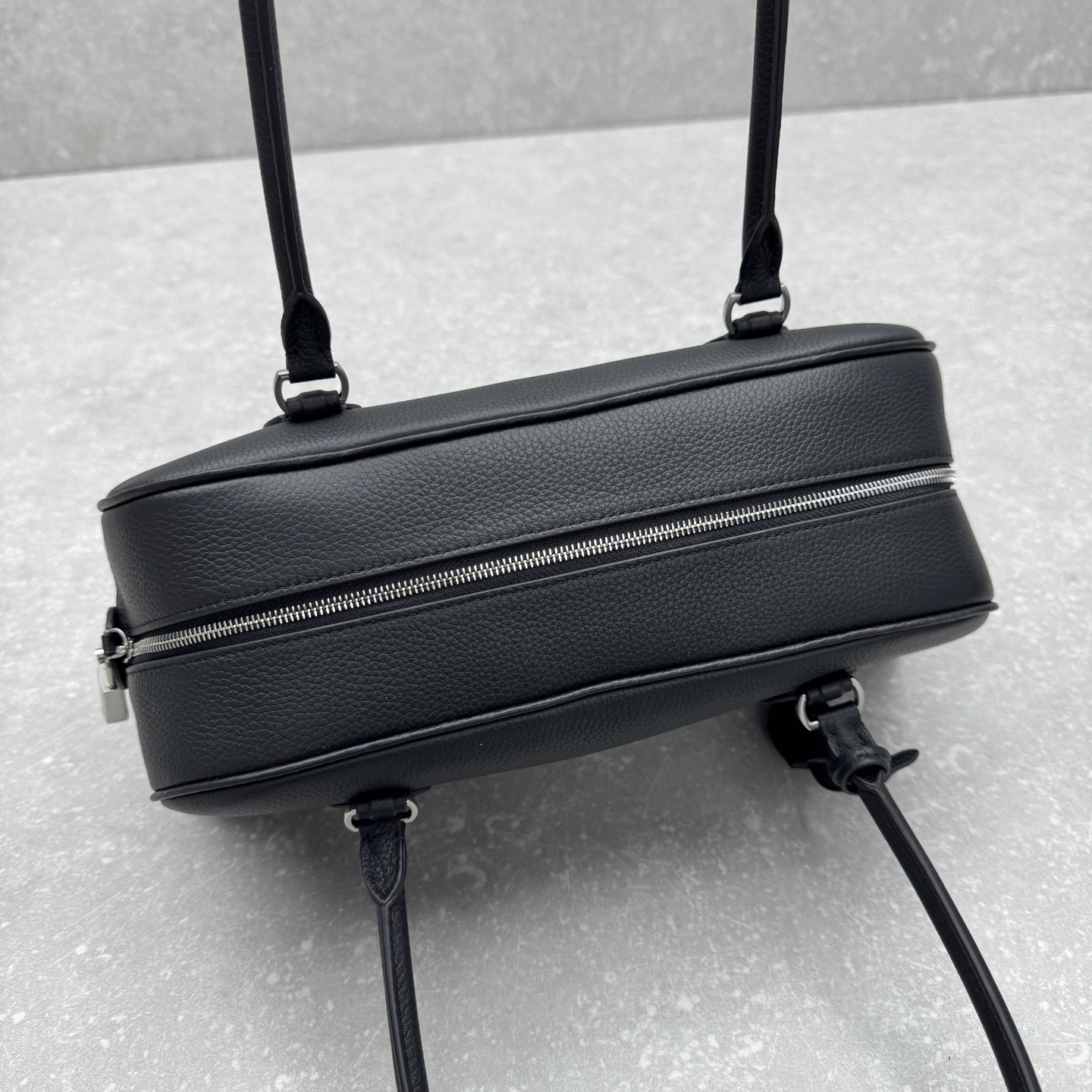 Сумка женская в стиле The Row EW India чёрного цвета