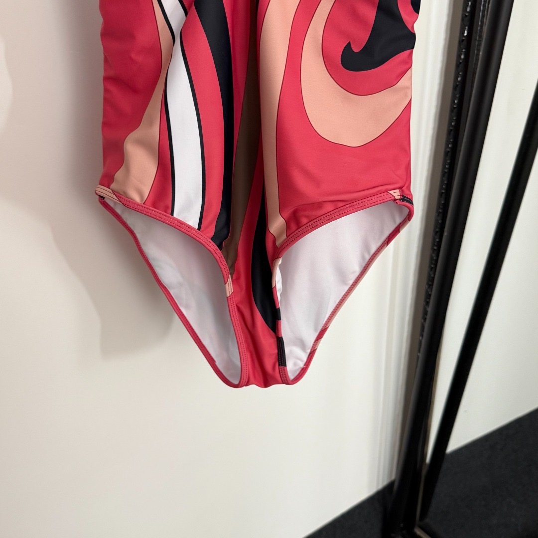 Купальник женский в стиле Emilio Pucci слитный розового цвета с принтом и открытой спиной