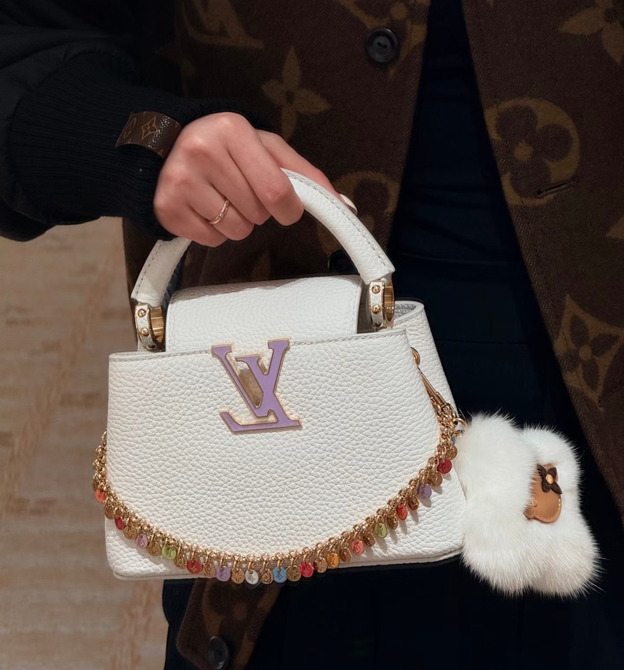 Сумка женская в стиле Louis Vuitton Capucines BB Confetti с декоративной цепочкой